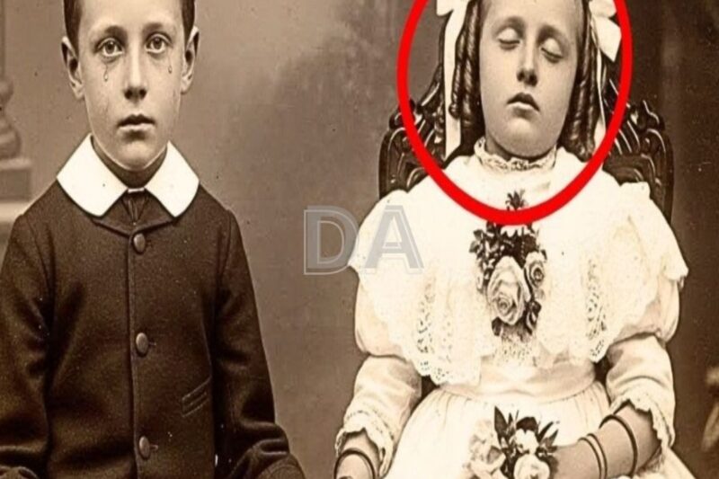 Questa fotografia del 1885, che ritrae un bambino che tiene per mano la sorella, sembrava deliziosa, finché il restauro non ha rivelato una tragedia.