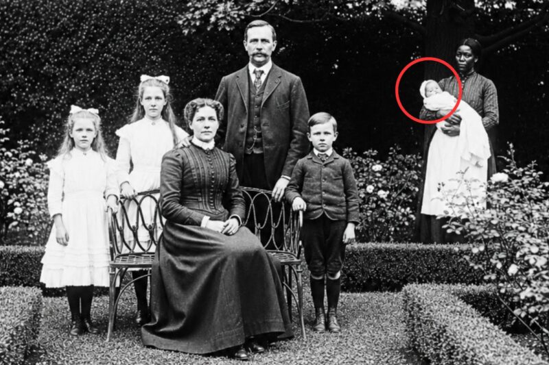 Questa misteriosa foto del 1901 cela un segreto che gli esperti hanno cercato di spiegare per decenni.