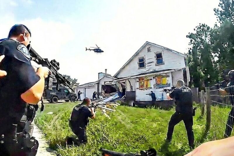 Quaranta agenti delle squadre speciali SWAT si trovano ad affrontare la sparatoria più letale dello Utah.